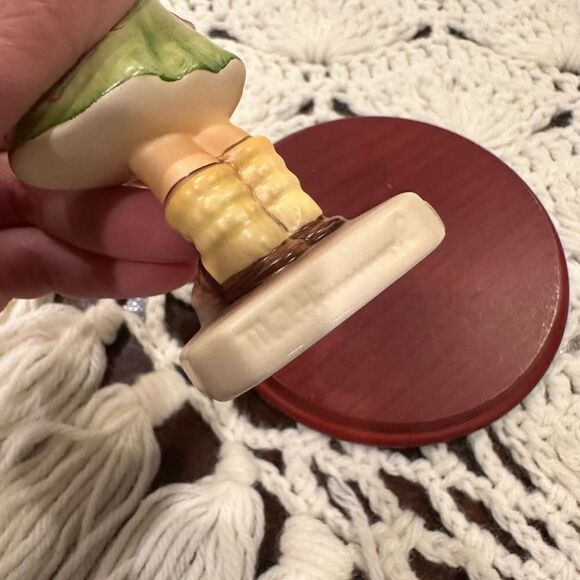 M.I Hummel Club‎ First Issue Forever Yours Vintage New in Box Porcelain Figurine - Picture 7 of 10